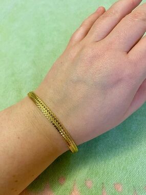 Elegant Gold-Tone Women’s Herringbone Bracelet. 18 K Gold plated